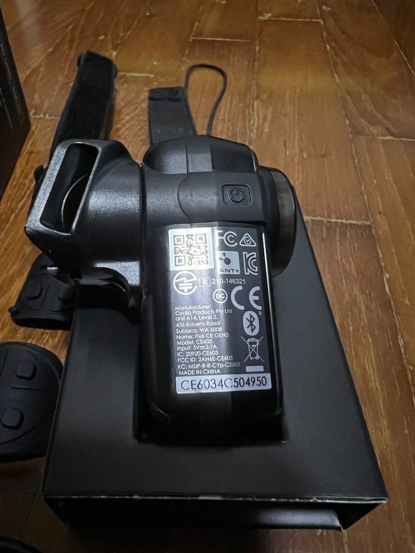 cycliq fly 6 gen 2 rear facing hd camera with light