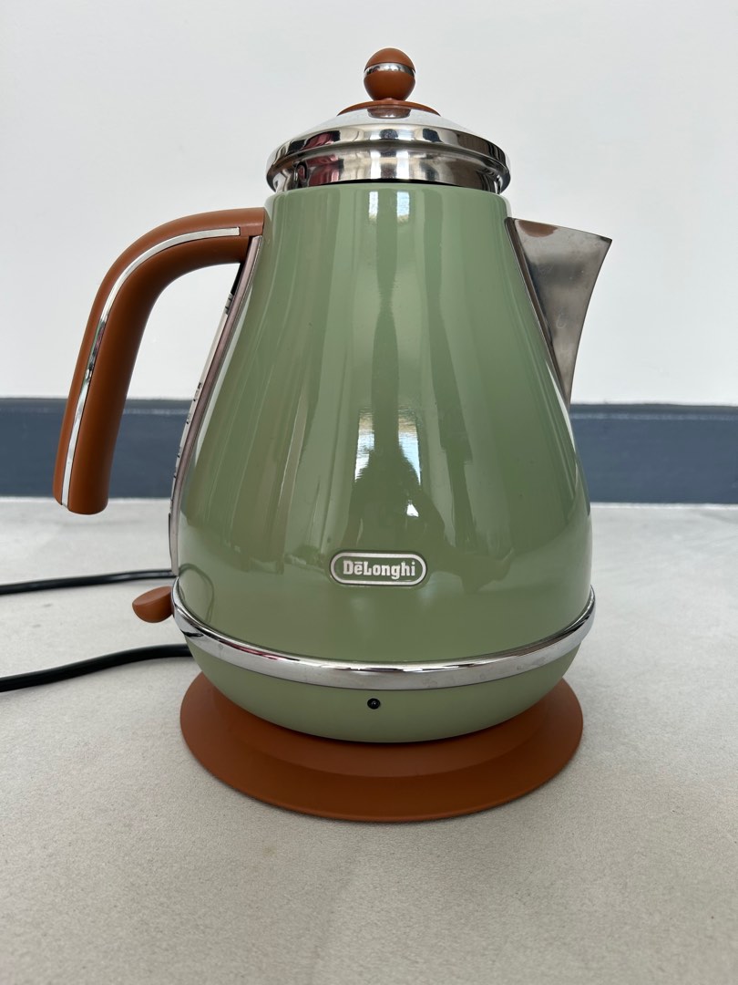Delonghi 1.7L Electric Kettle in Green and Wood, TV & Home Appliances