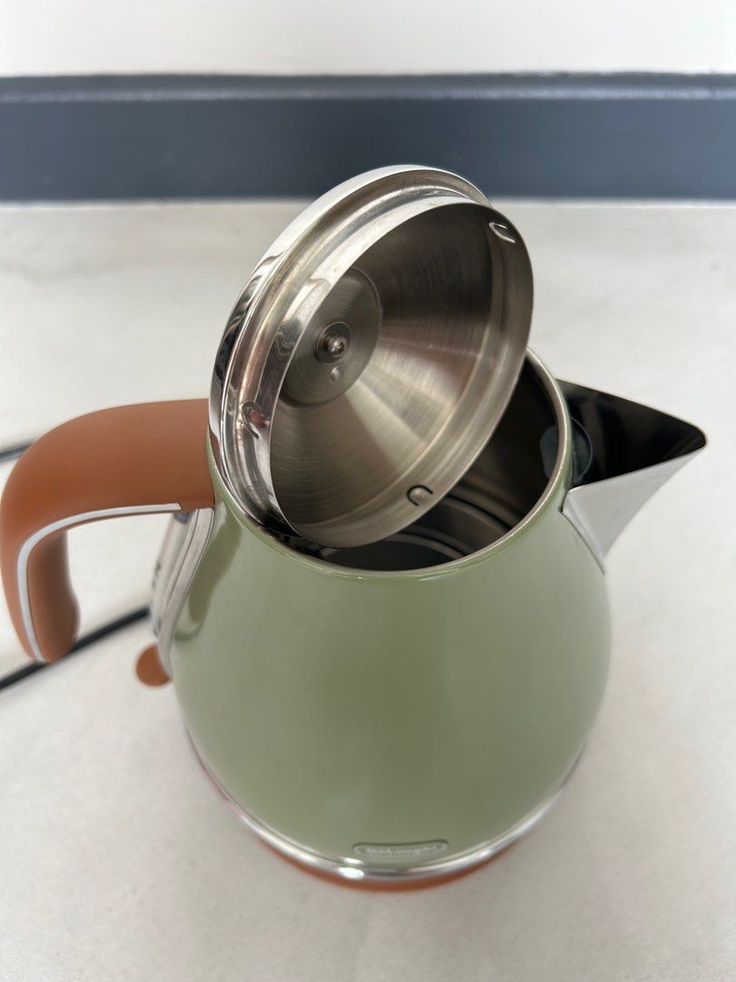 Delonghi 1.7L Electric Kettle in Green and Wood, TV & Home Appliances