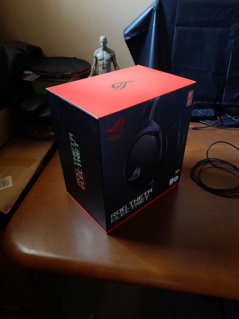 Gaming Headset (Category: Headphones & Headsets) located in Manila. Submitted by angel_felicity (Listing ID 1242246940, Image 2). Description: ROG THETA ELECTRET HI-FI GAMING HEADSET *ROG theta electric gaming headset *Detachable boo microphone *Two pairs of fast cooling ROG hybrid ear cushion *3.5mm mic / audio splitter cable *quick start guide Never been use we just open the box to check all the items inside..