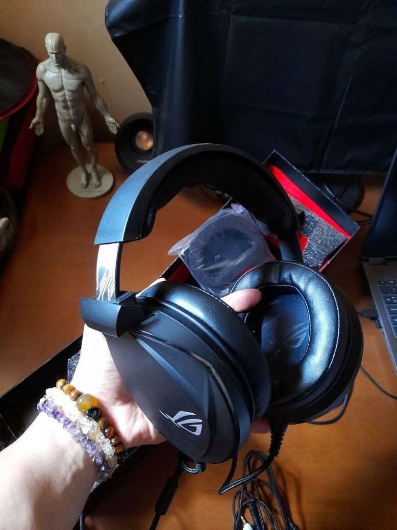 Gaming Headset (Category: Headphones & Headsets) located in Manila. Submitted by angel_felicity (Listing ID 1242246940, Image 3). Description: ROG THETA ELECTRET HI-FI GAMING HEADSET *ROG theta electric gaming headset *Detachable boo microphone *Two pairs of fast cooling ROG hybrid ear cushion *3.5mm mic / audio splitter cable *quick start guide Never been use we just open the box to check all the items inside..