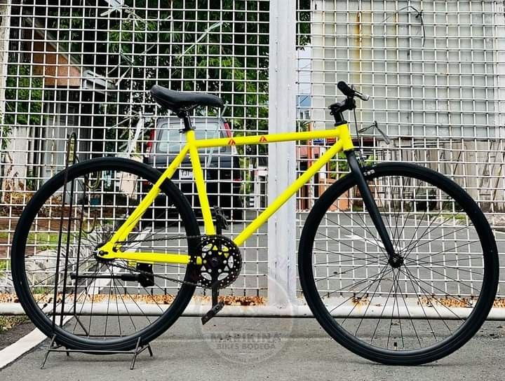 GARUDA FIXIE STEEL 700/23c (Category: Bicycles) located in Pasig City. Submitted by gemma_00 (Listing ID 1242156336, Image 2). Description: GARUDA FIXIE 700/23c RESTOCKED😍 OPEN FOR WHOLESALE AND RETAIL‼️ 🏷4,000 FREE ASSEMBLE ✨ Garuda Lightweight Steel Frame ✨ Single Speed ✨ Alloy Rims ✨ Standard size Alloy Stem ✨ 44t Crank ✨ Dual Sprocket (18t fixgear) (16t freewheel) ✨ Seat tube 46cm ✨ Top tube 56cm ✨ Bolt HUBS ✨ 700X23c Tire ✨ Front Brake ✨ R