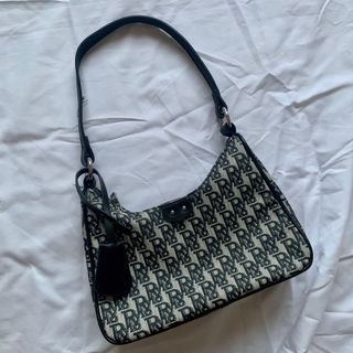 (Category: ) located in . Submitted by preluvbyns (Listing ID 1242274996, Image 1). Description: .