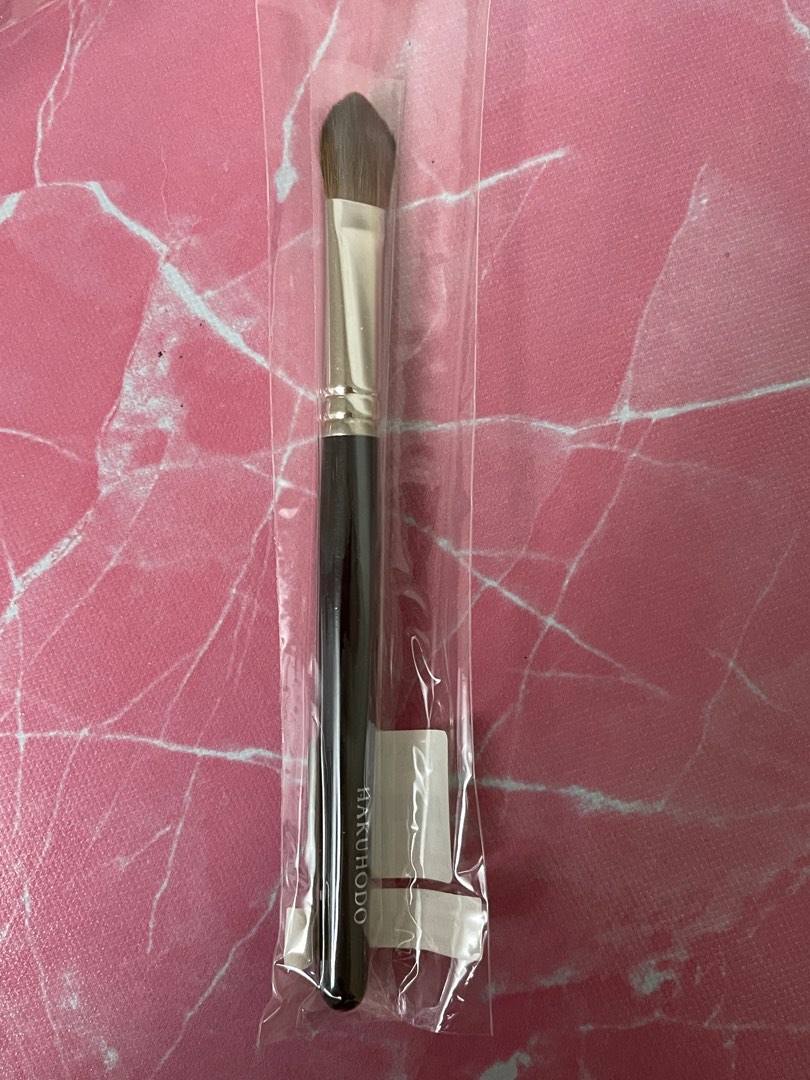 Hakuhodo J006BkSL Eyeshadow Brush on Carousell