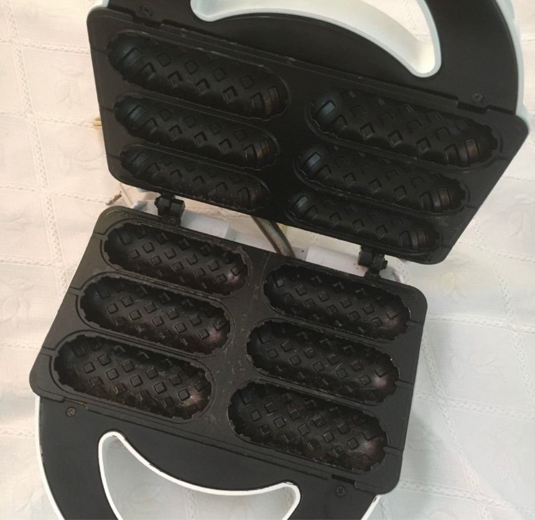 HANABISHI HOTDOG WAFFLE MAKER, Furniture & Home Living, Kitchenware