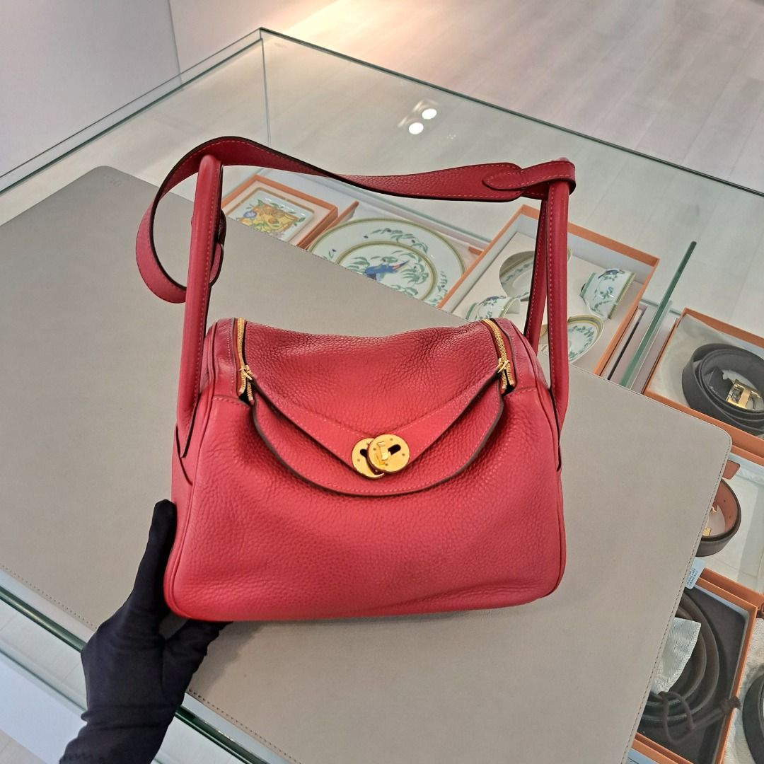AUTHENTIC Hermes 2017 A Stamp Hermes Red Clemence Lindy Bag 26 Gold Hardware