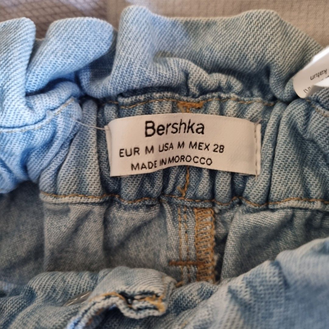 High waist 90s denim shorts (Category: Shorts) located in Taguig. Submitted by lin_suga (Listing ID 1242214669, Image 2). Description: Bershka 90s high waist denim shorts - M on tag - fits S-M best - gcash.