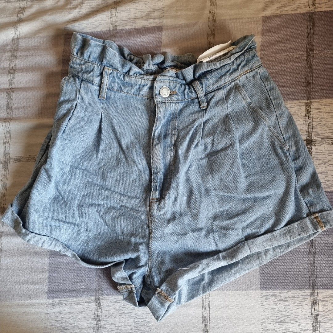 High waist 90s denim shorts (Category: Shorts) located in Taguig. Submitted by lin_suga (Listing ID 1242214669, Image 1). Description: Bershka 90s high waist denim shorts - M on tag - fits S-M best - gcash.