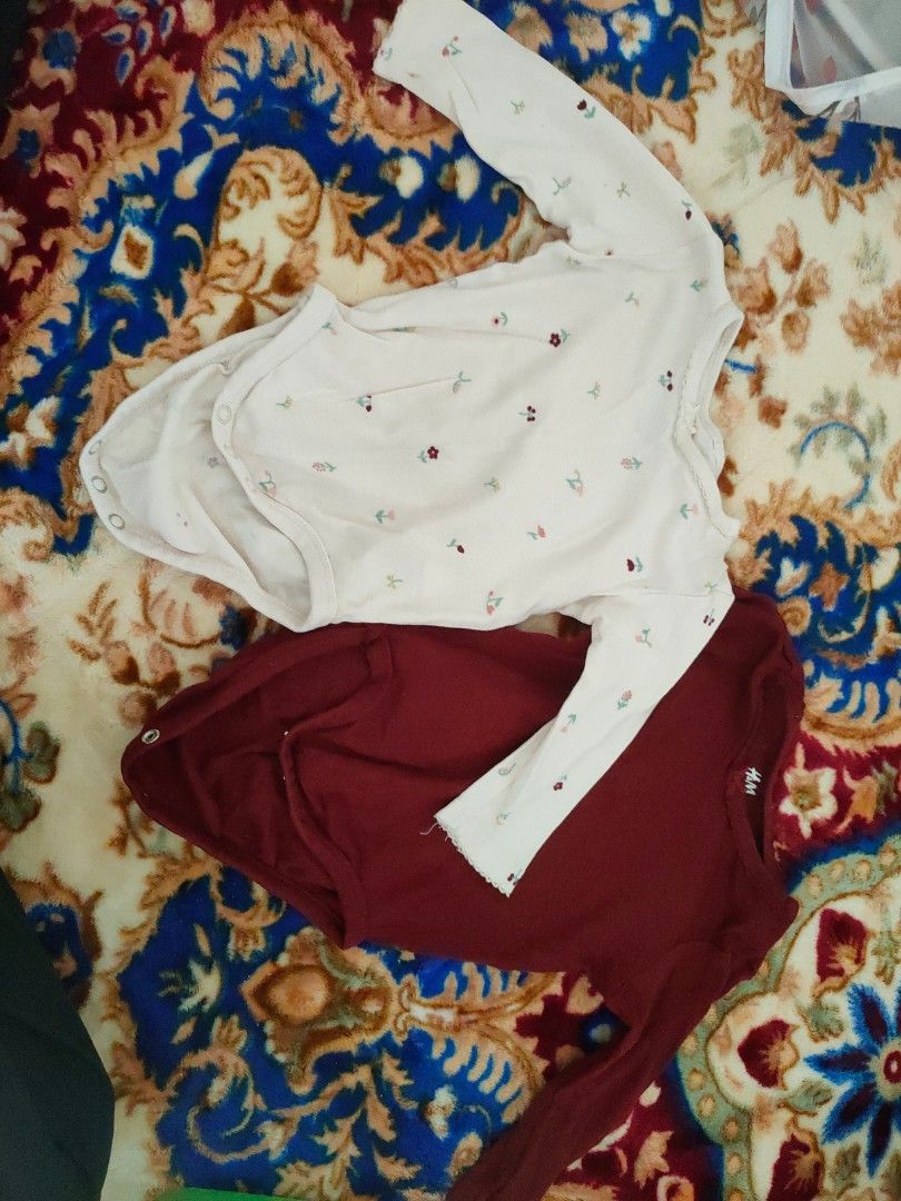H&M Basic Romper (Category: Babies & Kids Fashion) located in Sungai Buloh. Submitted by prelovedbyeen (Listing ID 1242164586, Image 1). Description: RM15 for both 2-4M Visit my profile for more preloved 🤍.