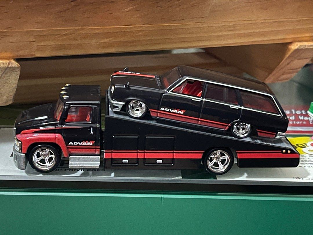 Hot wheels 69 nissan skyline van carry on hotsell