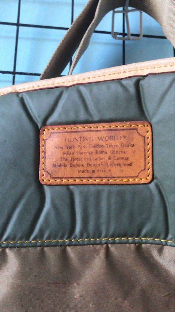 Hunting World Messenger Bag in Mint Condition (Category: Luxury Bags & Wallets) located in Cainta. Submitted by mieldecluttersss (Listing ID 1242233778, Image 2). Description: Price is Negotiable. Message me for more pictures. RFS: Decluttering.