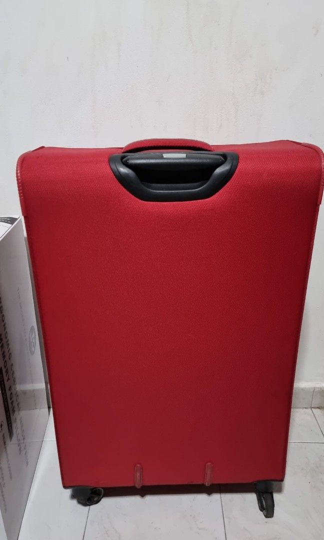 30" Hush Puppies Luggage with built in lock, Hobbies & Toys, Travel