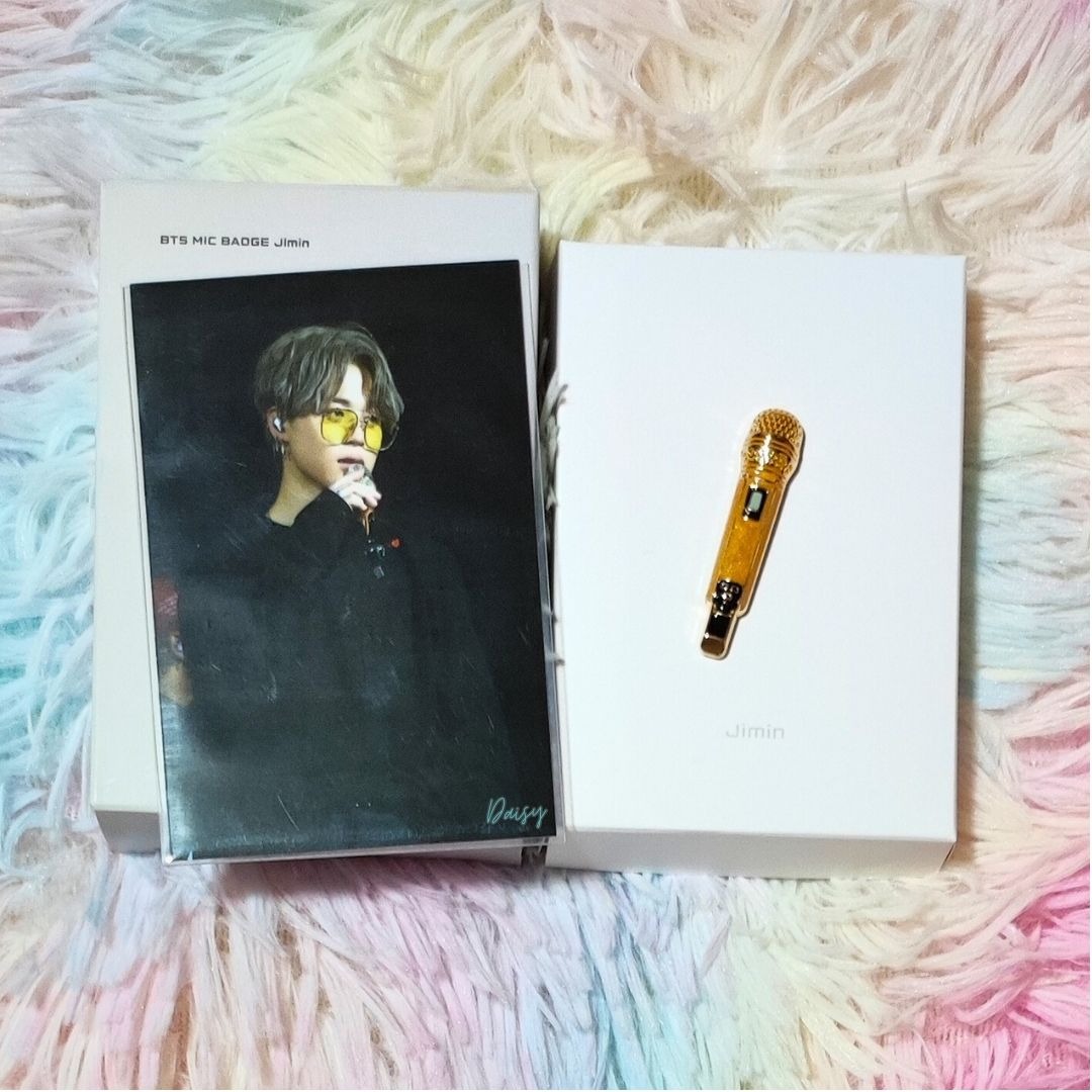 HYBE INSIGHT BTS Mic Badge(Jimin), Hobbies & Toys, Memorabilia & Collectibles, KWave on Carousell