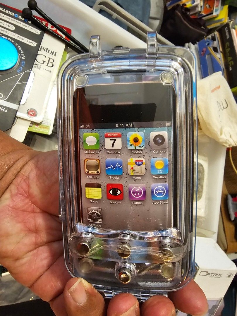 Iphone 4 waterproof outlet