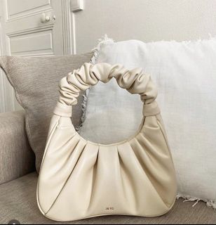 (Category: ) located in . Submitted by beautynclothes (Listing ID 1242321770, Image 1). Description: .