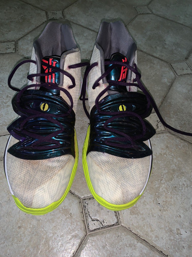 KYRIE 5 MAMBA MENTALITY, Men's Fashion, Footwear, Sneakers on Carousell