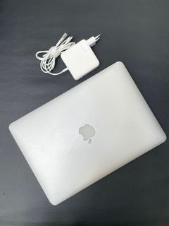 Laptop Macbook Air Second lengkap dengan charger