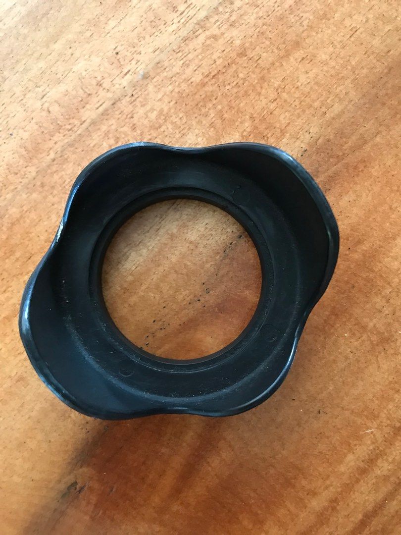 Lens Hood Shade Bayonet Protector (Category: Lens & Kits) located in Tuao. Submitted by whimsystuff (Listing ID 1242258223, Image 2). Description: I am selling retro cameras and cam accessories of my late dad’s. Pls check my listings for more if you are a retro cam enthusiast. Pls note that all of which I am not sure if it’s in a working condition as I do not know how to use old cams. Selling them as is..