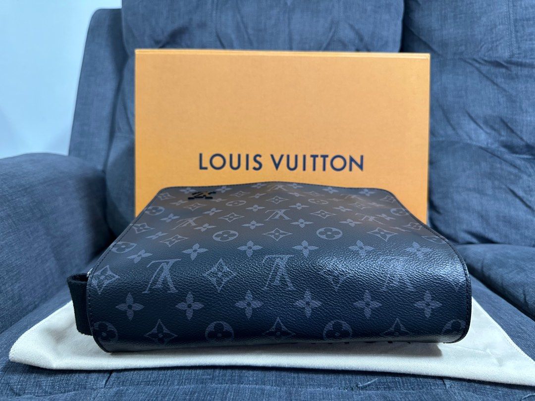 💯% Authentic LV Brown Monogram District PM Messenger Bag in SHW, Luxury,  Bags & Wallets on Carousell