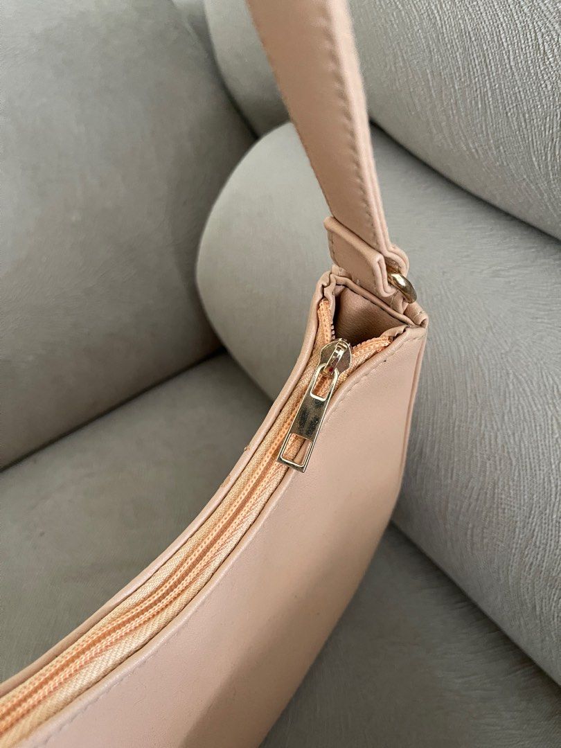 Minimalist Hobo Shoulder Bag - OXGN (Category: Shoulder Bags) located in Quezon City. Submitted by preloved.c (Listing ID 1242171692, Image 2). Description: FIXED PRICE MOP: BPI, Gcash or Maya Book thru lalamove QC Area.