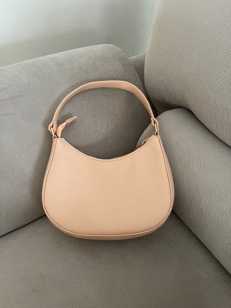 Minimalist Hobo Shoulder Bag - OXGN (Category: Shoulder Bags) located in Quezon City. Submitted by preloved.c (Listing ID 1242171692, Image 1). Description: FIXED PRICE MOP: BPI, Gcash or Maya Book thru lalamove QC Area.