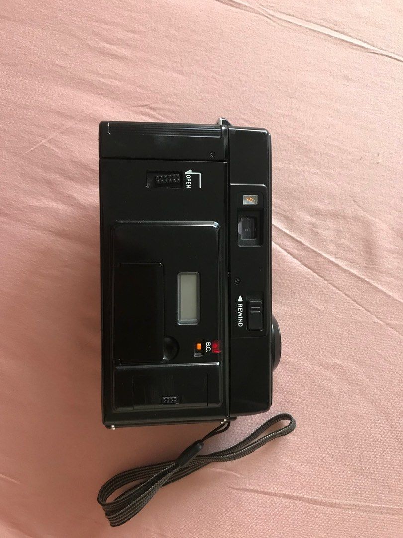 MINOLTA HI-MATIC AF2-MD (Category: Cameras) located in Quezon City. Submitted by marchjo (Listing ID 1242248249, Image 2). Description: *Flash working * Clean lens COSMETICS: 8.8/10 needs cleaning lang ISSUE: stuck shutter button - needs CLA lang, this is my personally use and I don't have the time to get it CLA'D RFS: di na ginagamit I can send you sample shots captured by this specific camera. negotiable for sure buyer. .