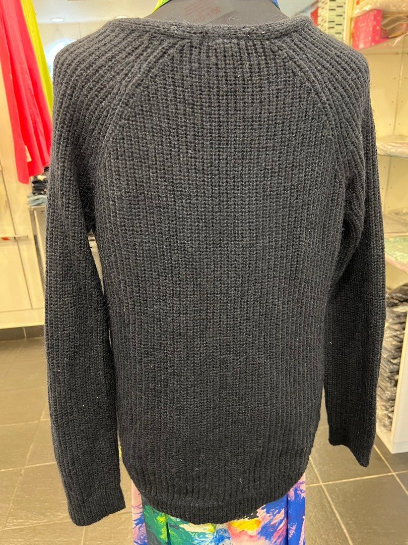 M-L SIZE - H&M U.K. POLY-WOOL JUMPER, Women's Fashion, Coats, Jackets and  Outerwear on Carousell