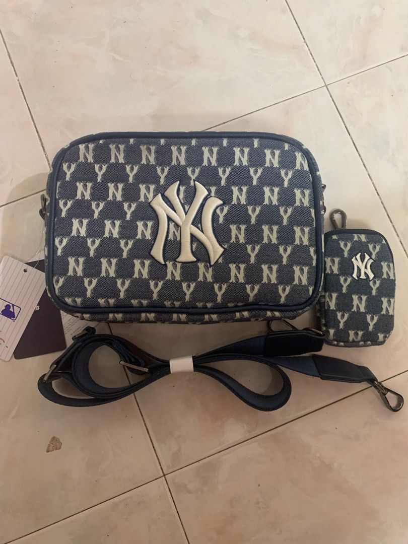 New Era NY Yankees cross body bag