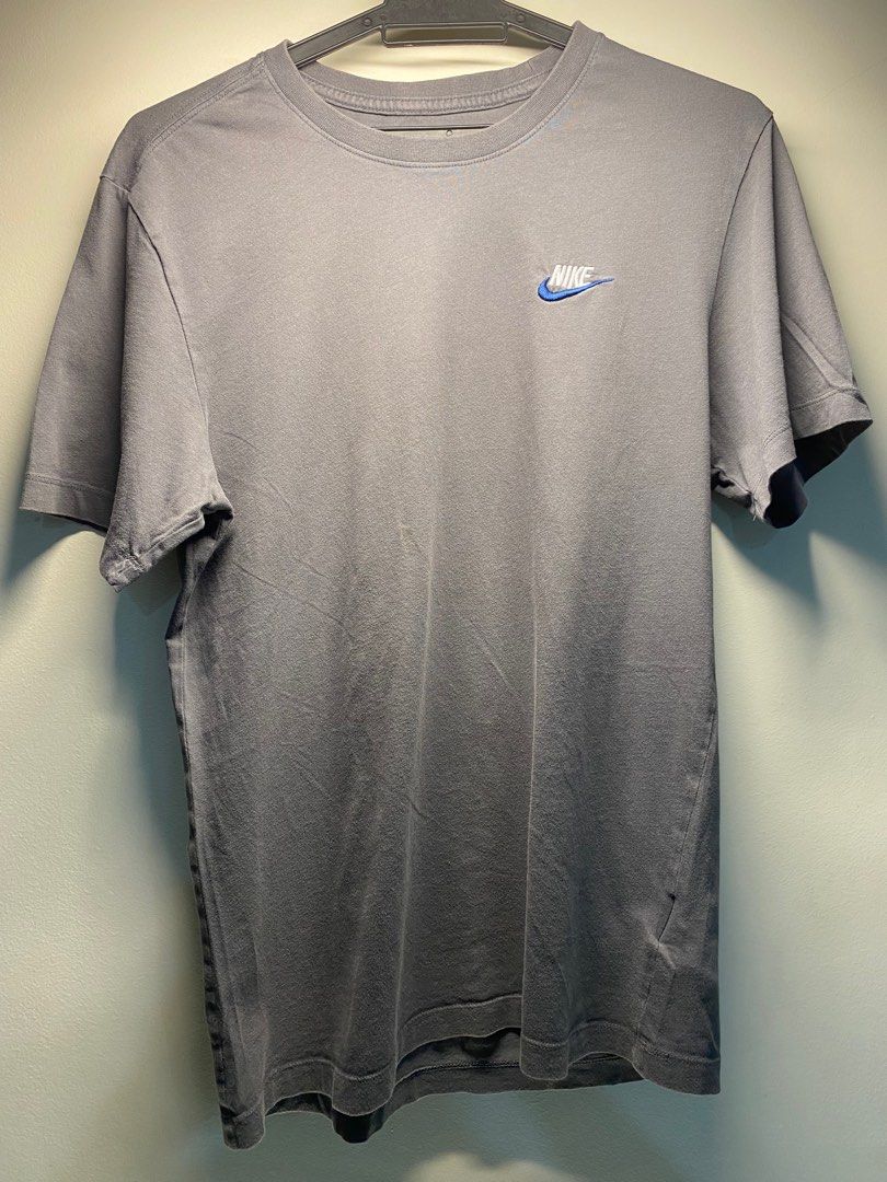Nike Basic Tee Grey (Category: Tshirts & Polo Shirts) located in Ampang. Submitted by dato2shoes (Listing ID 1242215105, Image 1). Description: -Just worn few times -No flaws -No faded colour -Condition 9/10 -Pit 14.5/Length 20.7 -Grey in colour.
