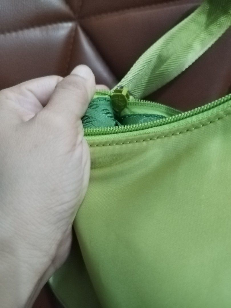 Prada baguette bag (Category: Luxury Bags & Wallets) located in Rizal. Submitted by riri.rarapreloved (Listing ID 1242156805, Image 3). Description: preloved super ganda pls see posted pic to appreciate.