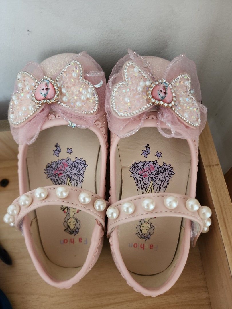 Girls pink cheap glittery shoes