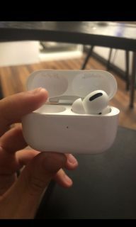 Replacement: Apple AirPods Pro Case and right side AirPods RM250/part