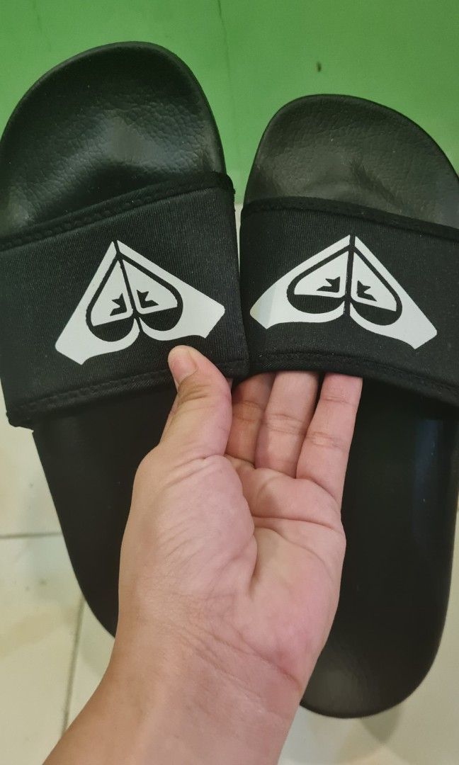 Roxy slides size 6 (Category: Slippers and slides) located in Muntinlupa City. Submitted by MrsJay (Listing ID 1242174892, Image 2). Description: brand new size 6.