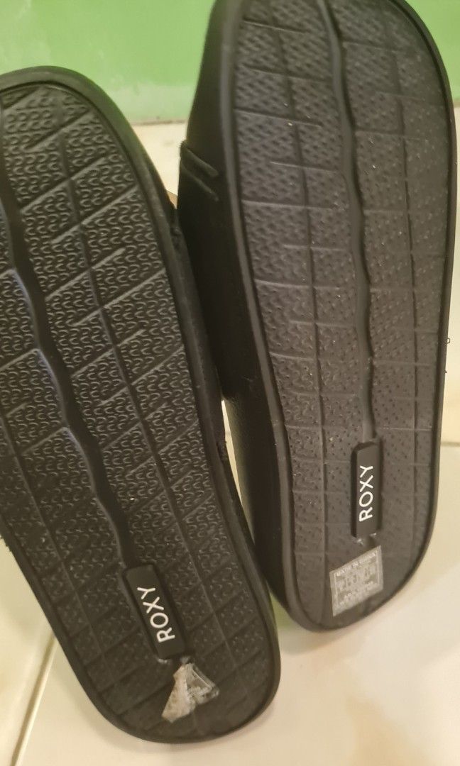 Roxy slides size 6 (Category: Slippers and slides) located in Muntinlupa City. Submitted by MrsJay (Listing ID 1242174892, Image 3). Description: brand new size 6.