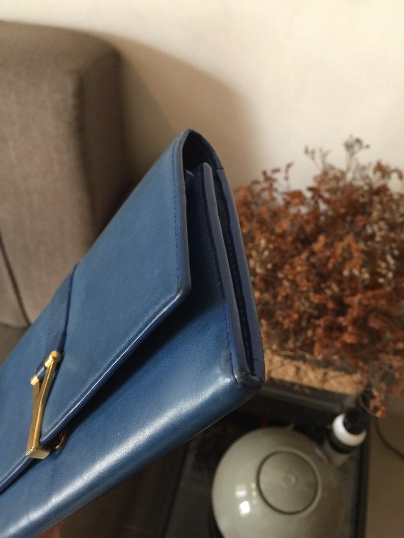 ❗️SALE❗️ (Category: Luxury Bags & Wallets) located in Quezon City. Submitted by megchrisanne (Listing ID 1242221290, Image 3). Description: YSL Classic Clutch/Wallet No inclusion Signs of use (actual photos) Color inside is more vibrant than exterior Gold hardware First to pay basis Bdo payment Grab/LBC ready.