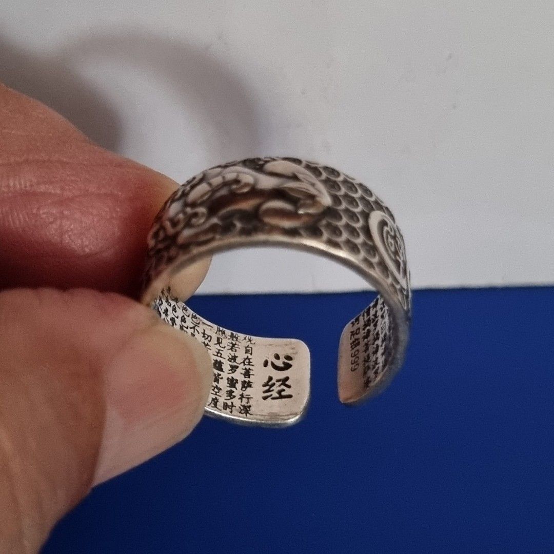 Silver Ring (Category: Rings) located in Singapore. Submitted by onecent (Listing ID 1242226150, Image 6). Description: Silver Ring. Nice Elegant Collectible. Ready to wear any time any place. Ring - 999 Silver Stamp. Size - No 20 / Dia 19 mm. Weight - 7.7 gm. Cond - Excellent. 👉 Supply with standard ring box !! 👉 Interested PM me !! Terms and Conditions :- Cash on delivery. Collection Pioneer MRT downstair. Items sold Non Return or Refund. All