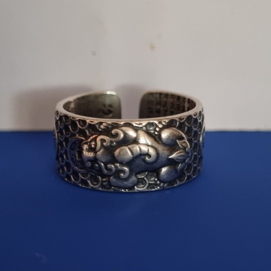 Silver Ring (Category: Rings) located in Singapore. Submitted by onecent (Listing ID 1242226150, Image 1). Description: Silver Ring. Nice Elegant Collectible. Ready to wear any time any place. Ring - 999 Silver Stamp. Size - No 20 / Dia 19 mm. Weight - 7.7 gm. Cond - Excellent. 👉 Supply with standard ring box !! 👉 Interested PM me !! Terms and Conditions :- Cash on delivery. Collection Pioneer MRT downstair. Items sold Non Return or Refund. All