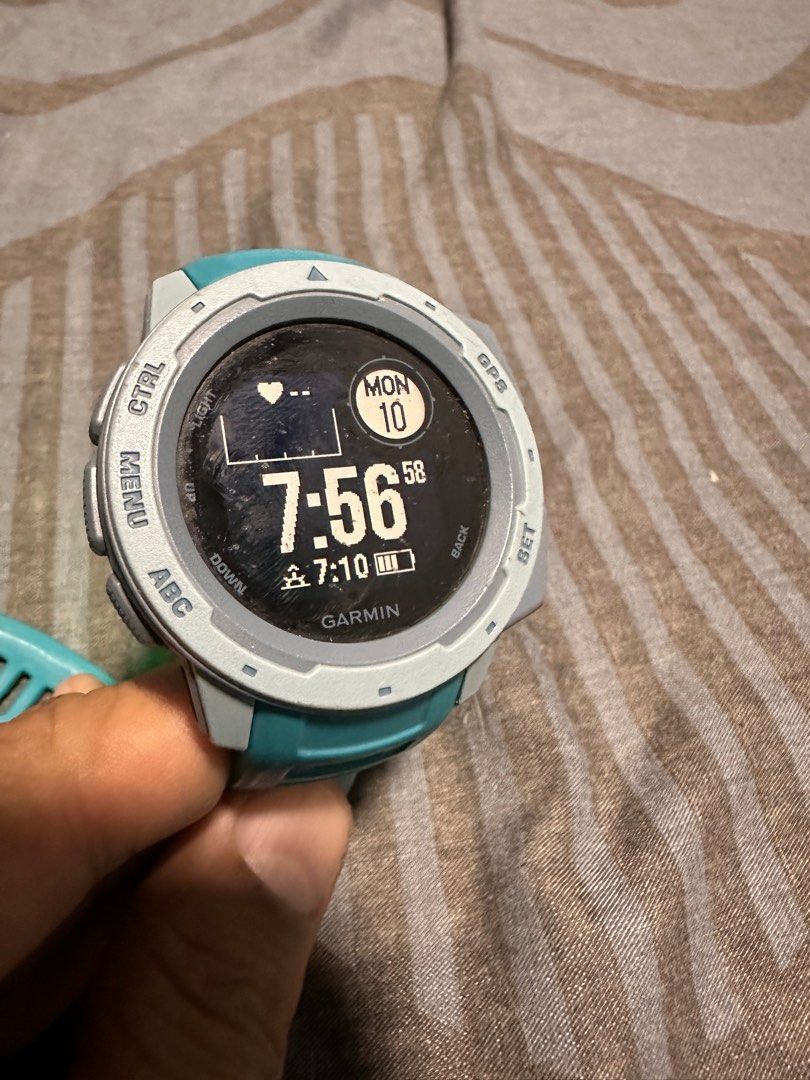 Used GARMIN Instinct rugged outdoor