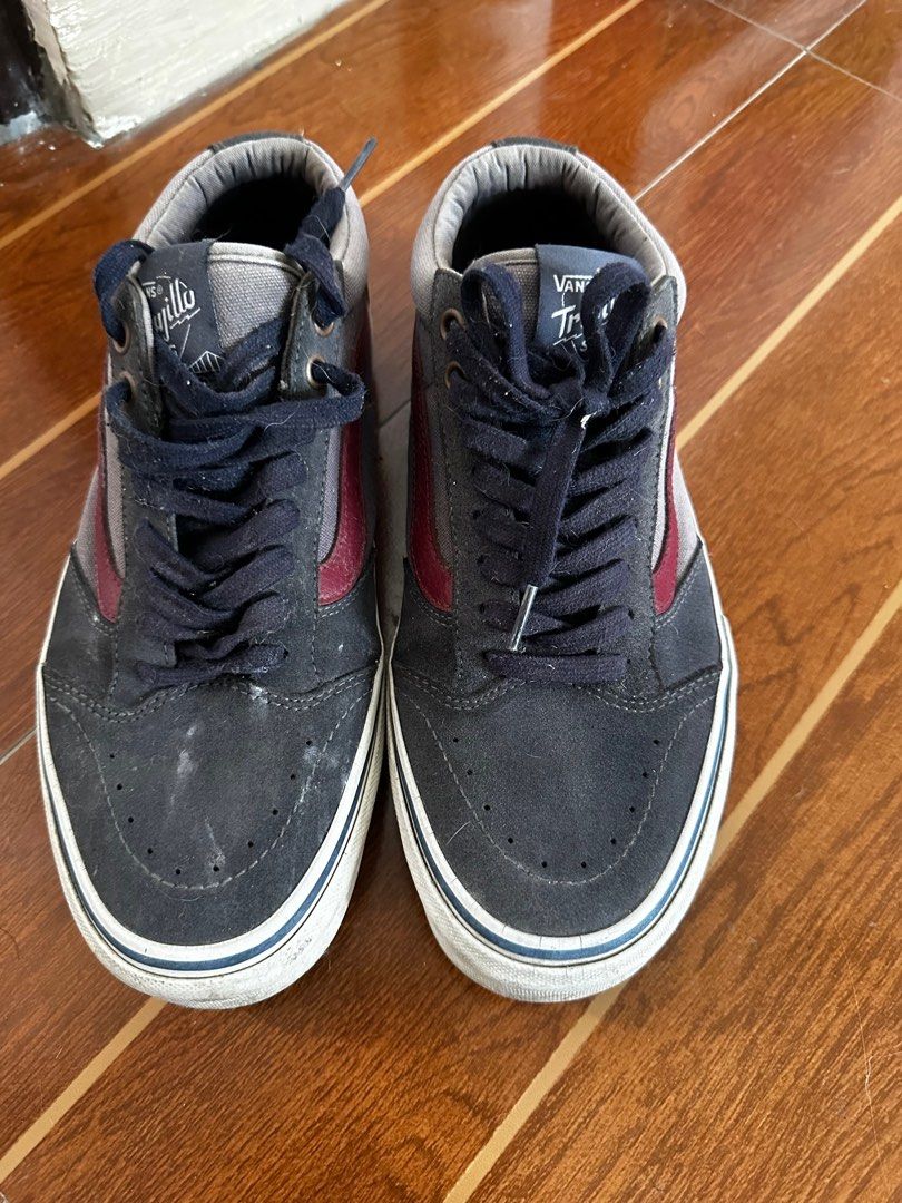 Van shoes store for men
