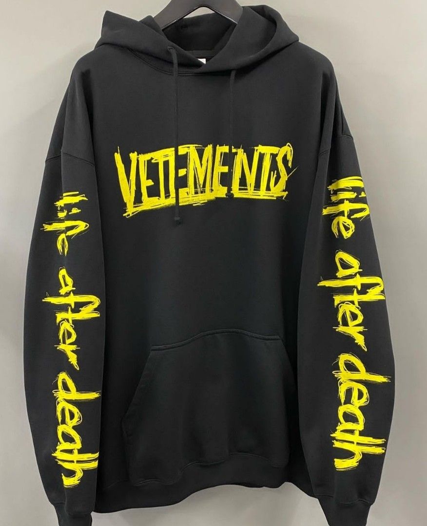Vetements world tour, Barang Mewah, Pakaian di Carousell