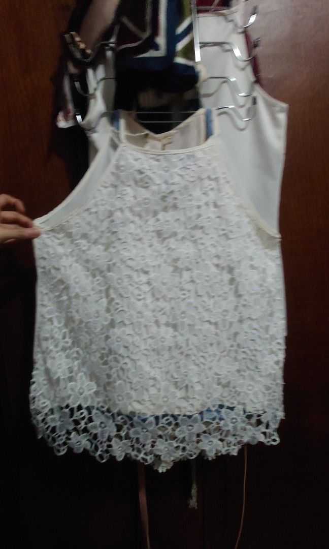 White Lace Halter Neck Top Sleeveless (Category: Sleeveless) located in Malabon City. Submitted by shopbargainph (Listing ID 1238422499, Image 2). Description: in Good Condition Decluttering p250.