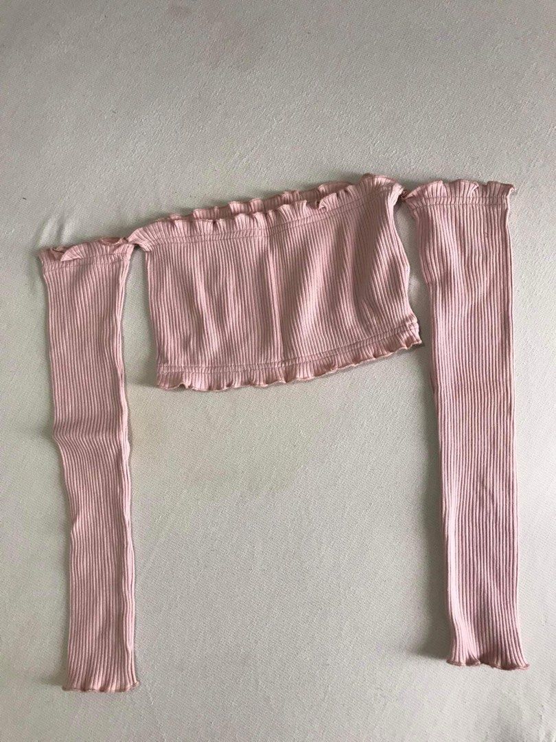 Zaful Crop Top Off Shoulder Pink (Category: Blouses) located in Naic. Submitted by wolfkeith (Listing ID 1242205721, Image 1). Description: Zaful Fits xs-s Pink Check out other clothings on my page!.