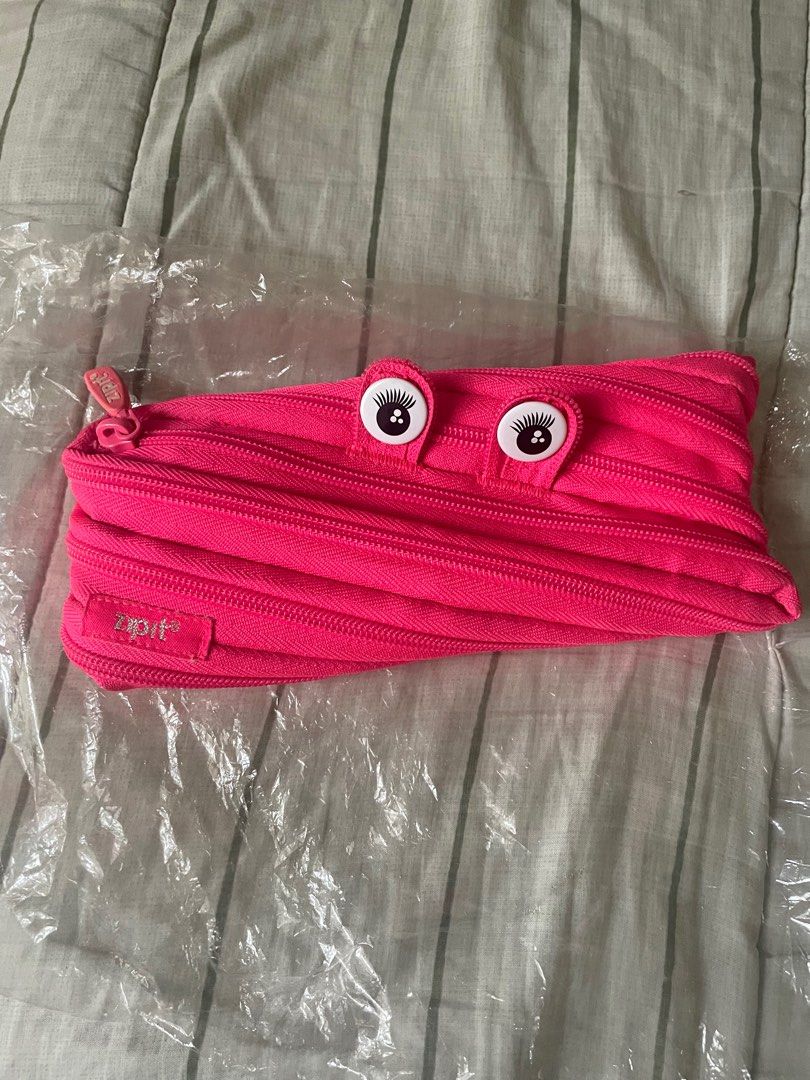 Zipit pencil case (Category: Stationery & School Supplies) located in Las Pinas. Submitted by silvader (Listing ID 1242176686, Image 1). Description: No issues New.