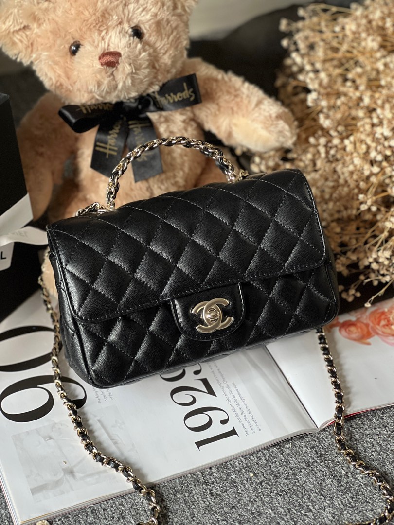Thoughts on the Chanel 23A top handle mini? It's a Yes for us 😍 #chan