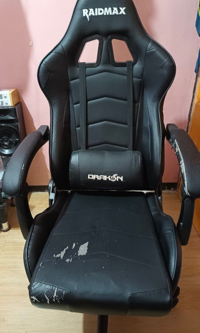 2nd Hand RAIDMAX Drakon 709 Gaming Chair w Adjustable and