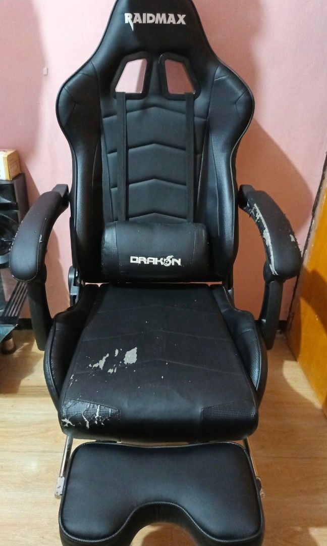 2nd Hand RAIDMAX Drakon 709 Gaming Chair w Adjustable and