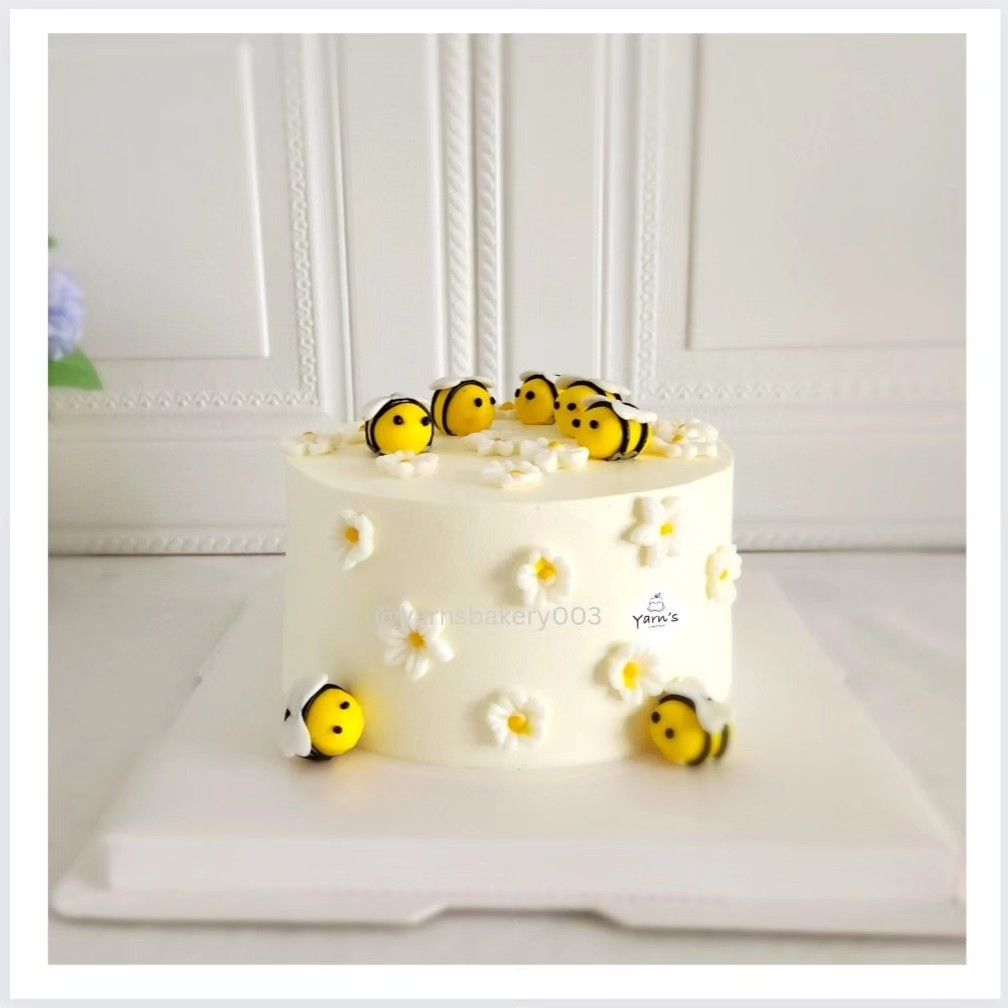 Bumble Bee Cake Topper - The Bee's Knees Toys and Books