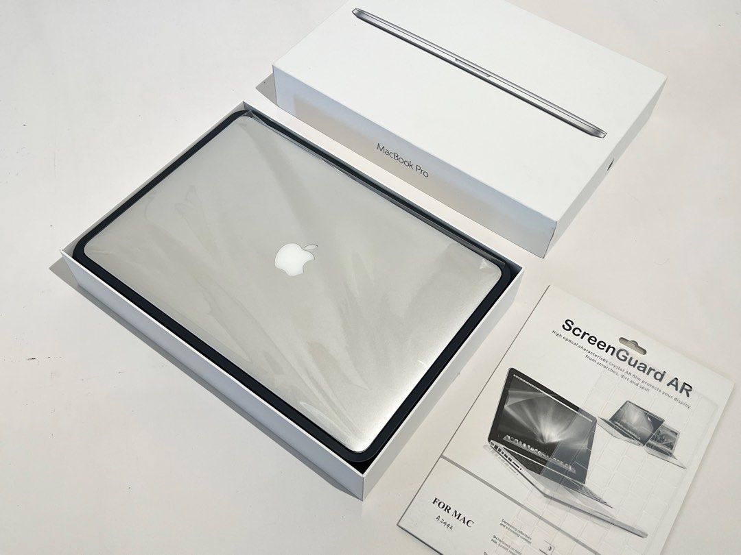 MacBook Pro  Mid Core i7 Retina Display GB SSD GB  inch