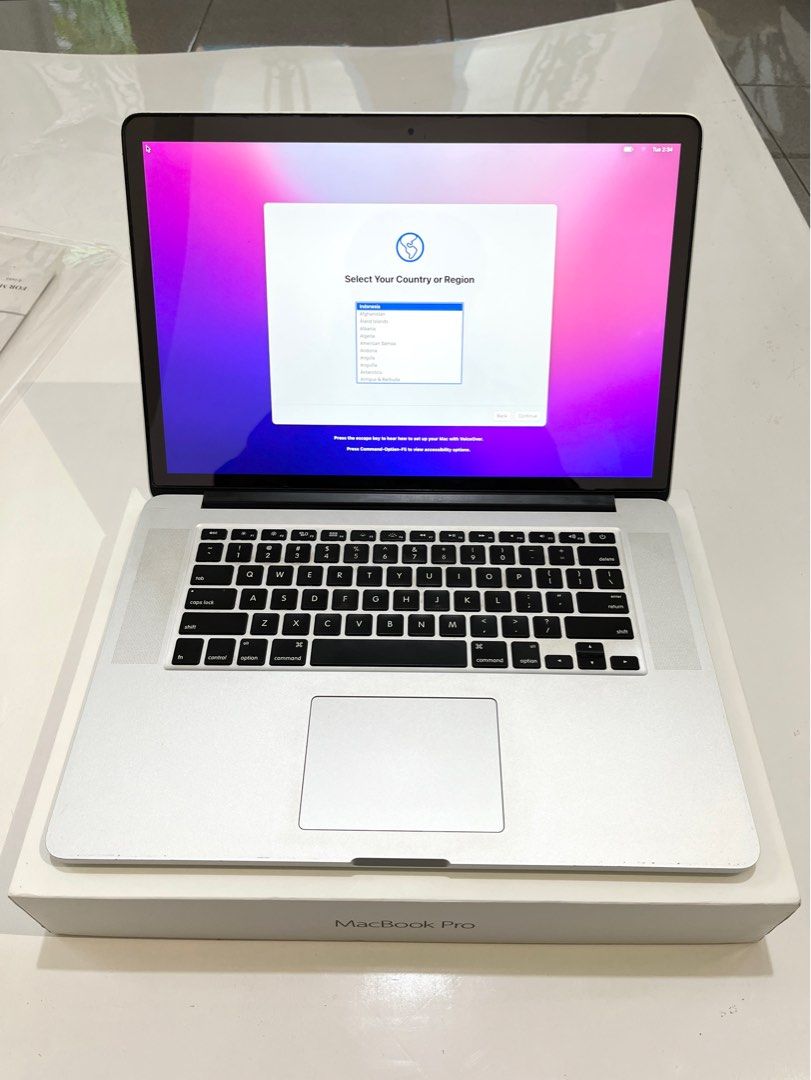 MacBook Pro 2015 Mid Core i7 Retina Display 16GB SSD 256GB 15-inch