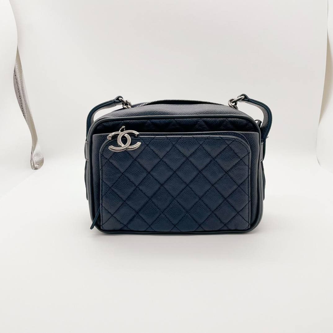 Chanel 22 medium GHW, Luxury, Bags & Wallets on Carousell